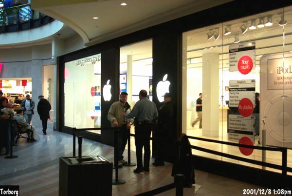 Rockingham Mall Apple Store grand opening